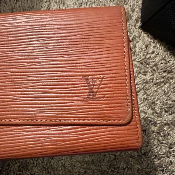 Louis Vuitton Wallet with COA - Picture 6 of 14